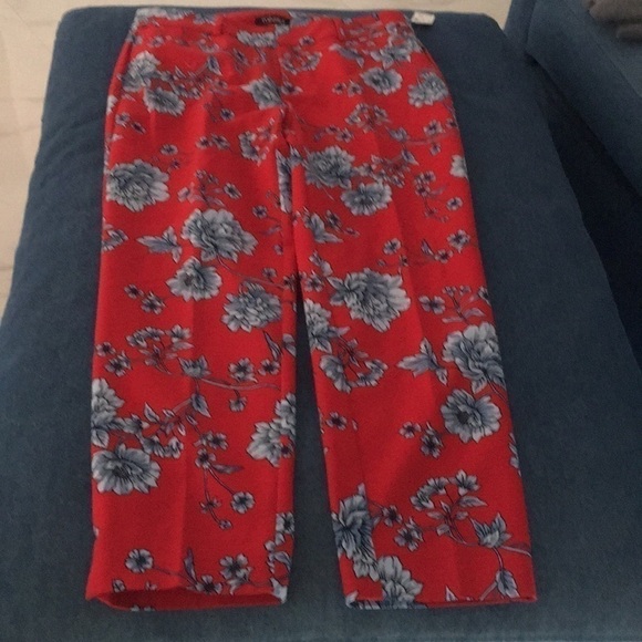 Roz & Ali red print ankle length pants Wide waistband belt loops Front zip 8p
C - Picture 6 of 8